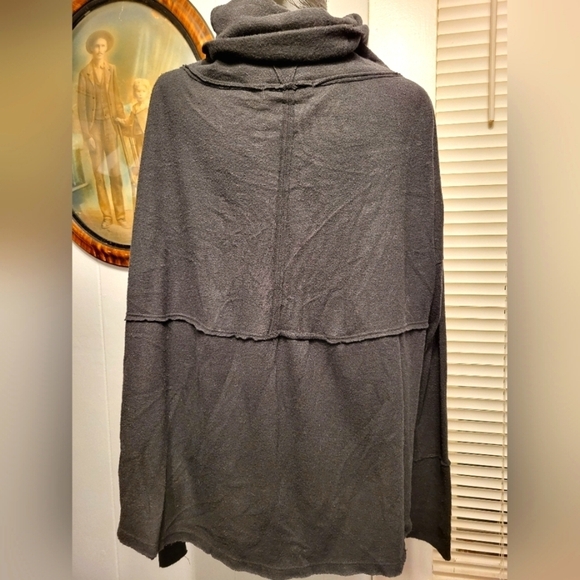 We The Free Women's black oversized Cowl neck Top Small - Picture 12 of 12
